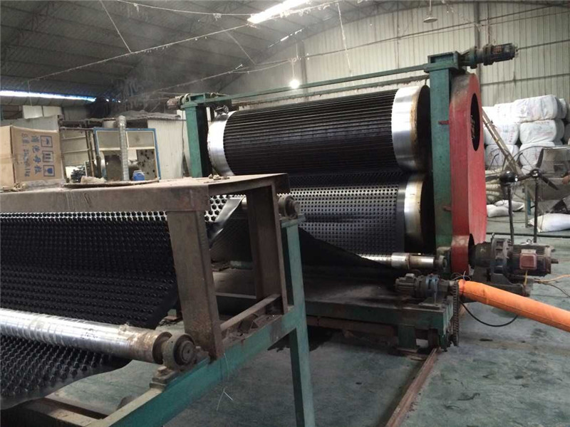 排水板生產(chǎn)設備05